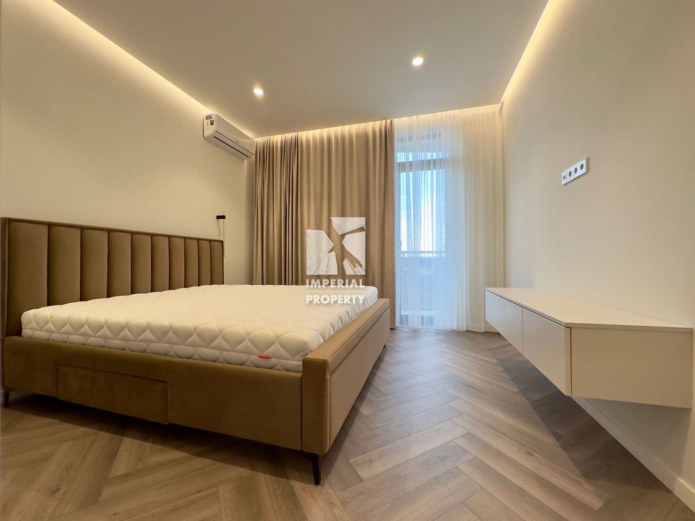 3-Room Apartment in Residents Park with Designer Renovation