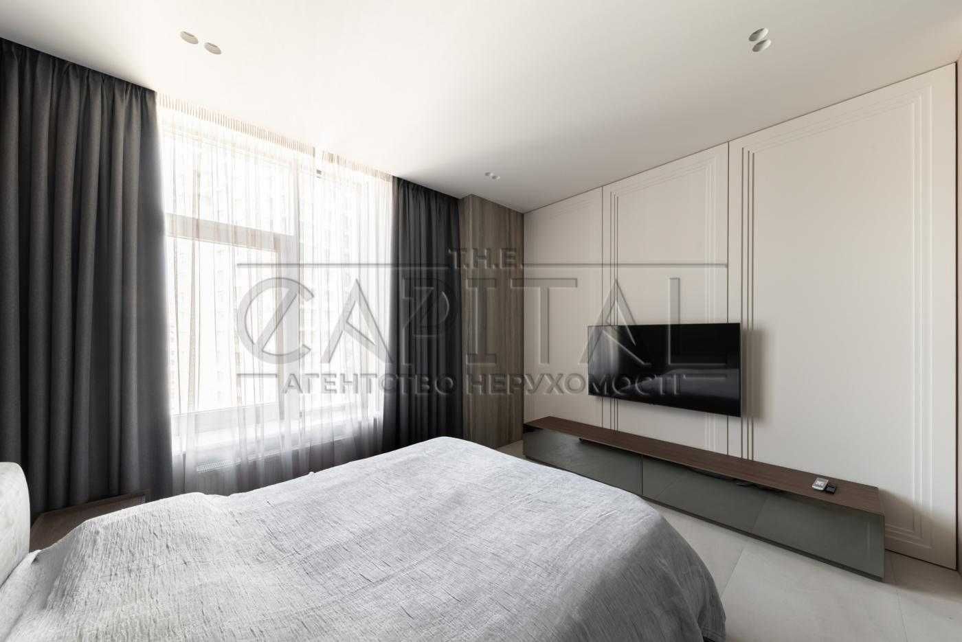 Stylish 3-Bedroom Apartment in Novopecherski Lipki Complex