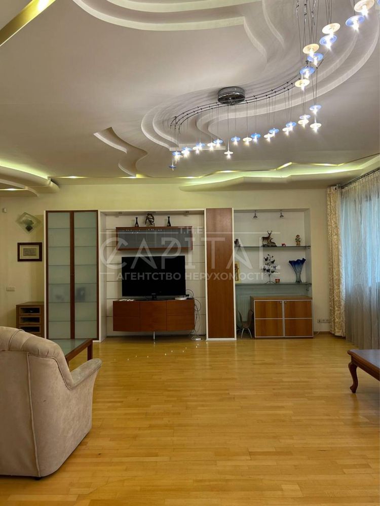 Spacious 4-Room Apartment near Zvyrynetska Metro in Pechersk District