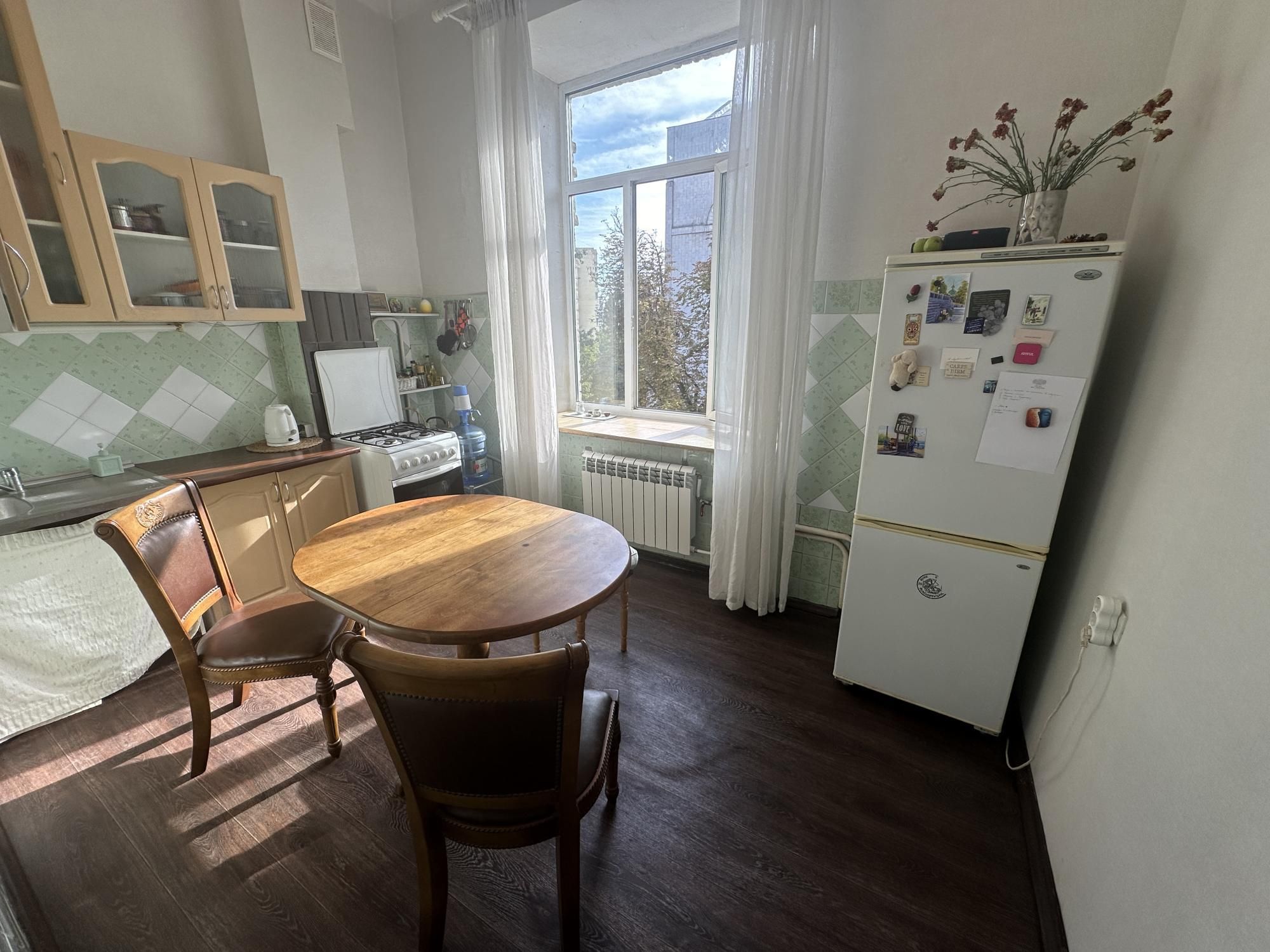 Central Kyiv Apartment near Landmarks, 64 sq.m, Separate Rooms