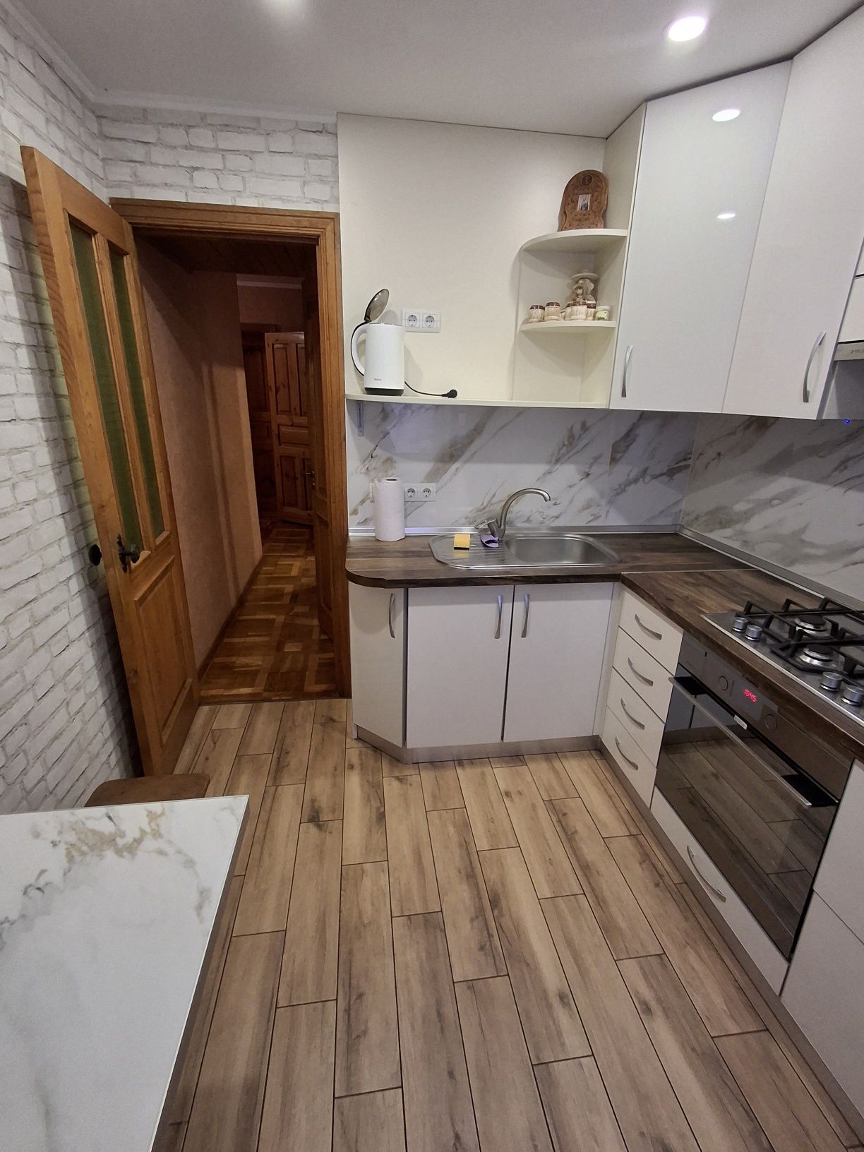 Warm Central Apartment with Modern Kitchen and Amenities