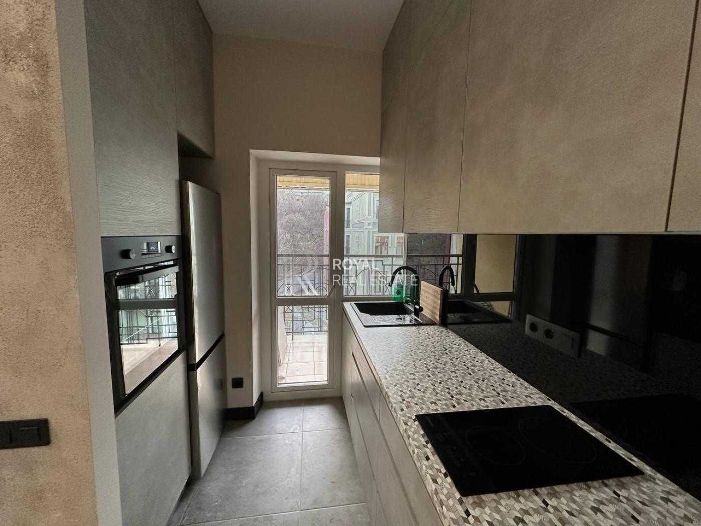 Modern 3-Room Apartment in Podol Grad Complex