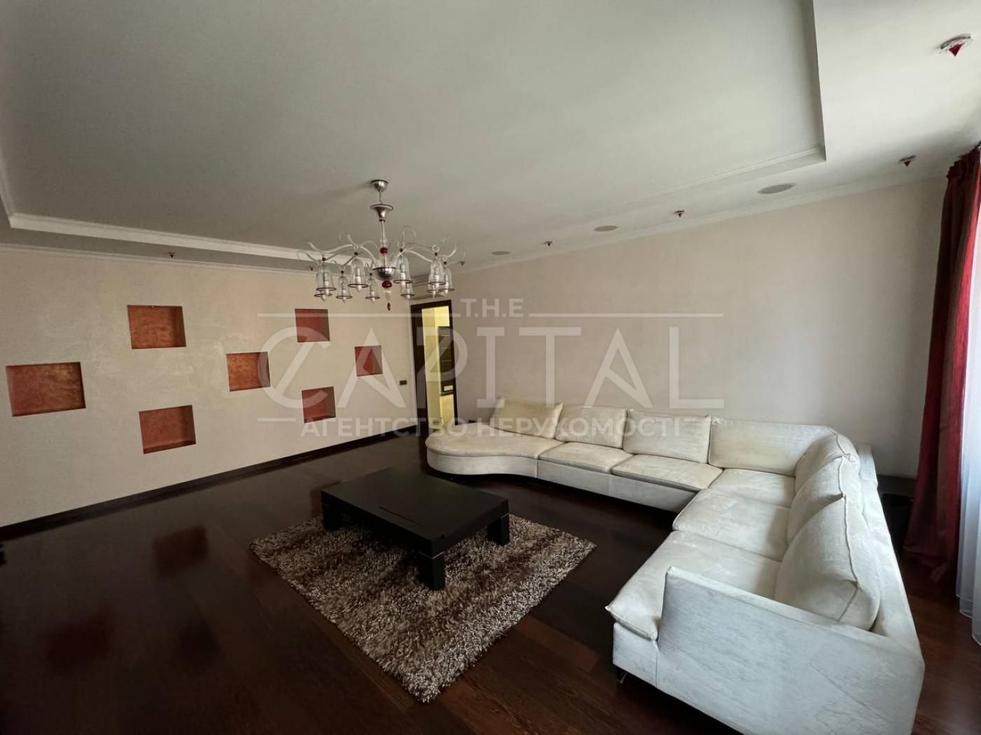 Spacious Apartment on Pavlivska Street with Designer Interior