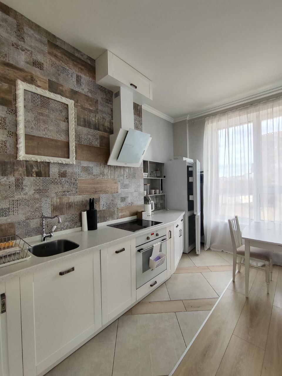 Modern Two-Bedroom Apartment in Business-Class Complex
