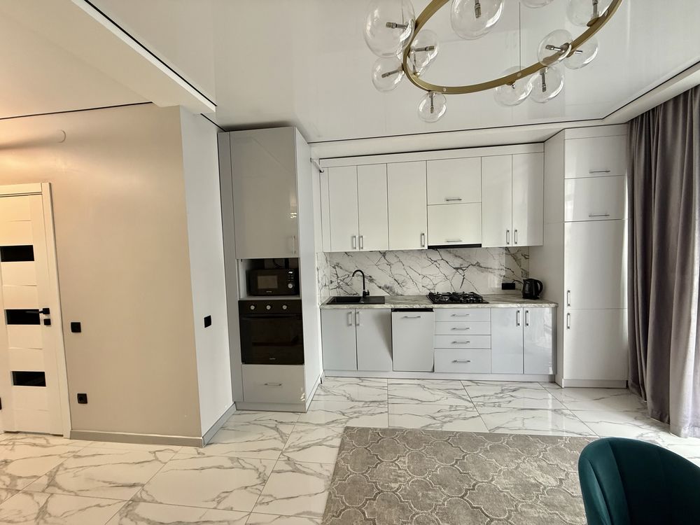 Spacious 1-bedroom apartment in new building on Zaliznychna Street