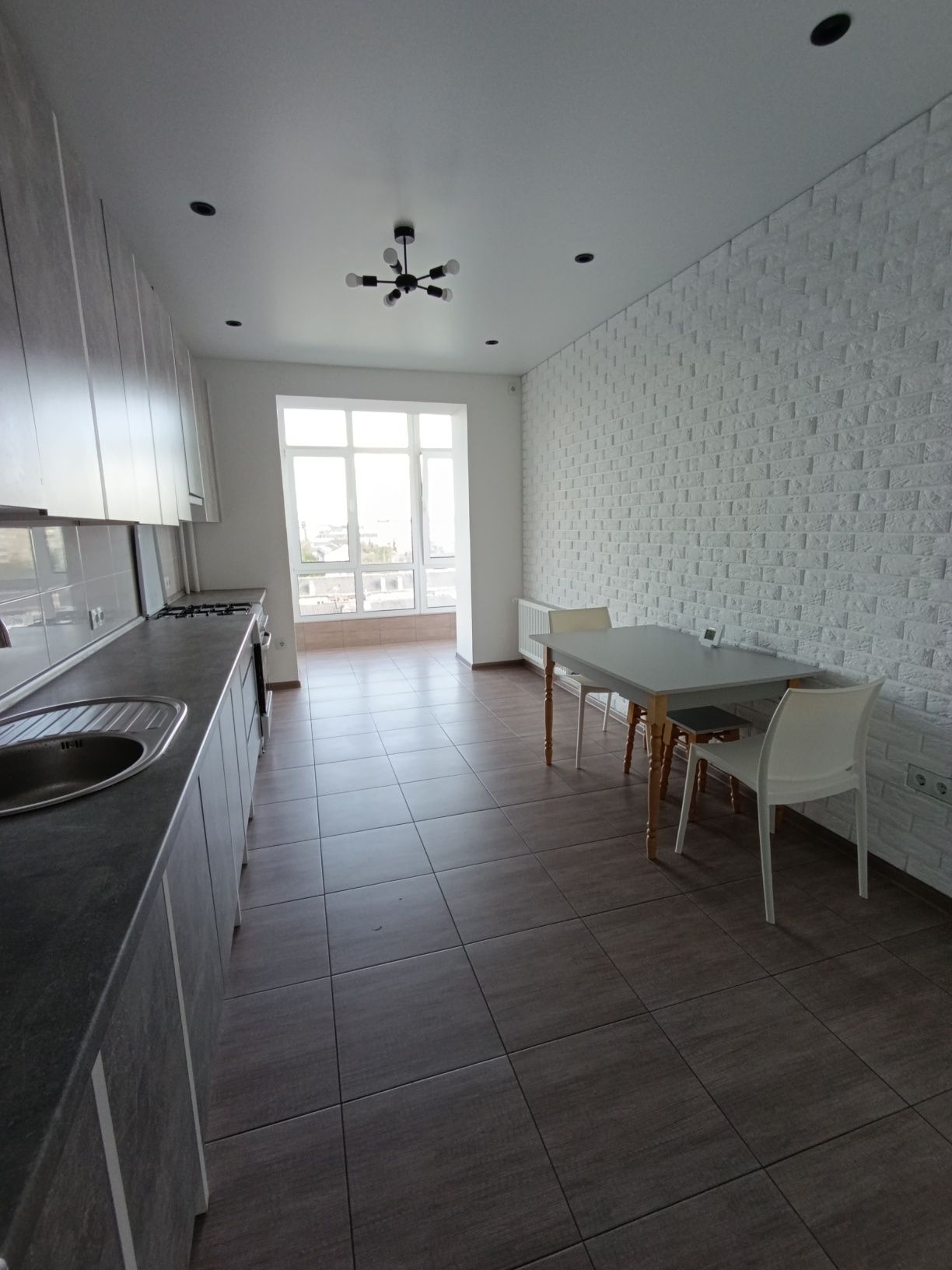 Spacious 2-room apartment in city center with storage, new building, river view