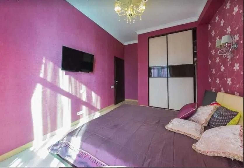 4-Room Apartment in Triumph Arch Complex, Near City Center
