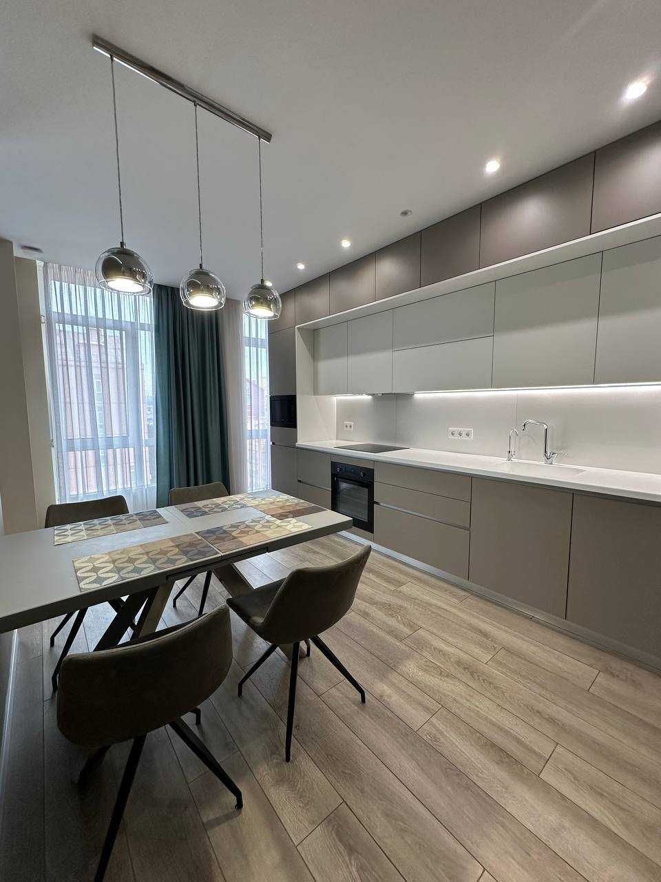 3-Level Apartment in Comfort Town with Modern Design and Full Amenities