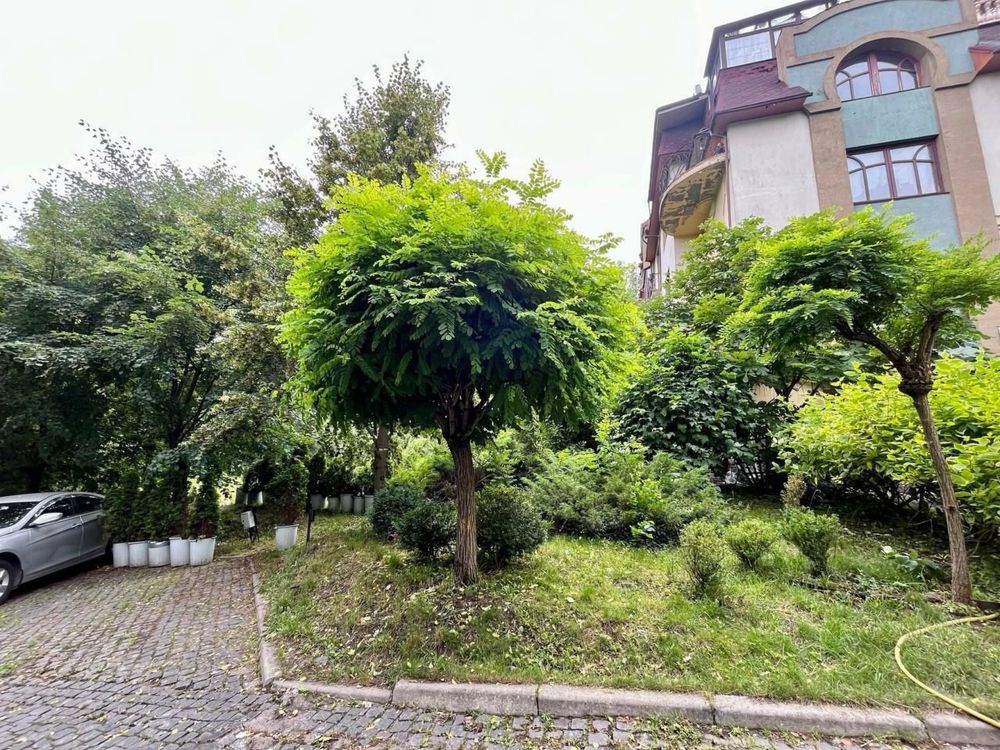Spacious 150 sq m apartment-house with designer interior and multiple amenities