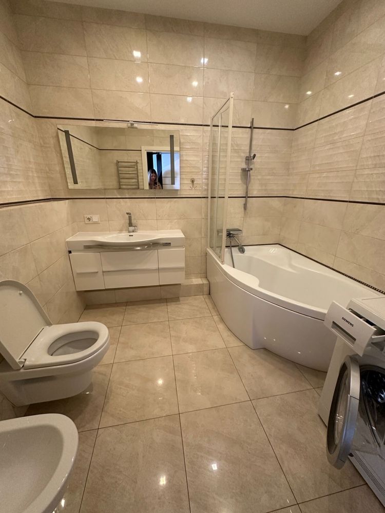3-Bedroom Apartment in Ruslан i Ludmila Complex with Sea View
