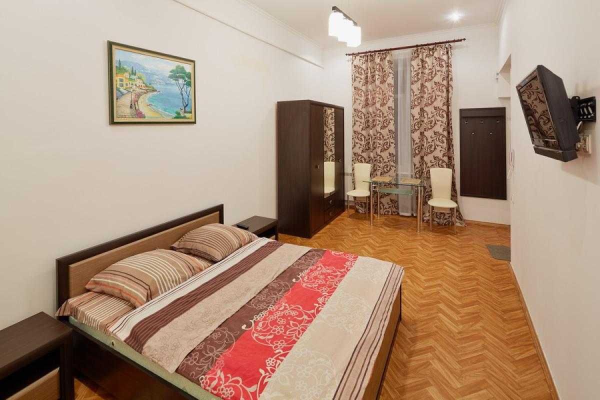 1-Room Apartment on Pekarska Street with Comfortable Furnishings