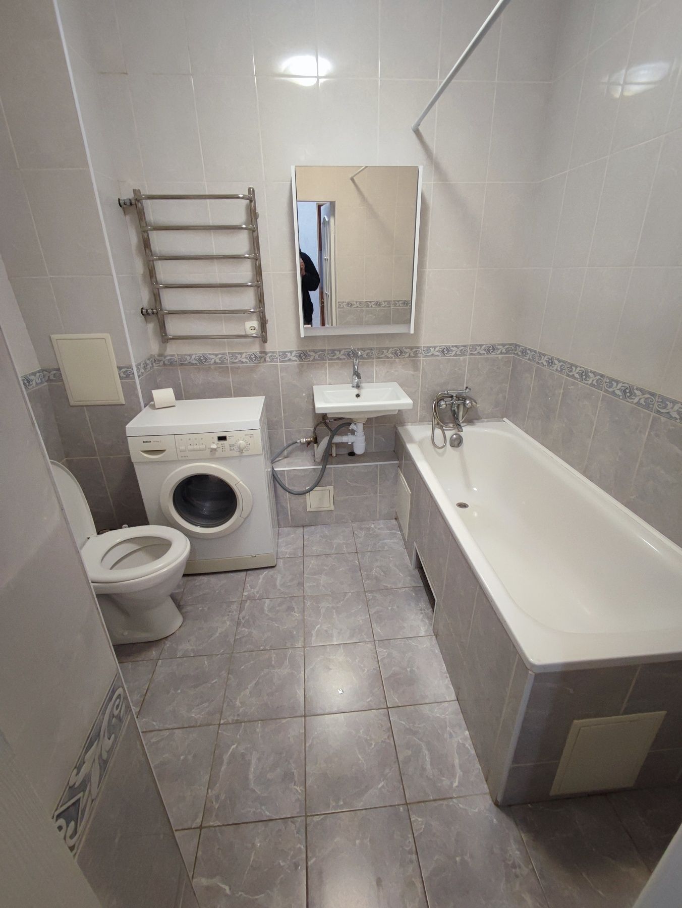 Spacious Apartment Near Akademmistechko Metro