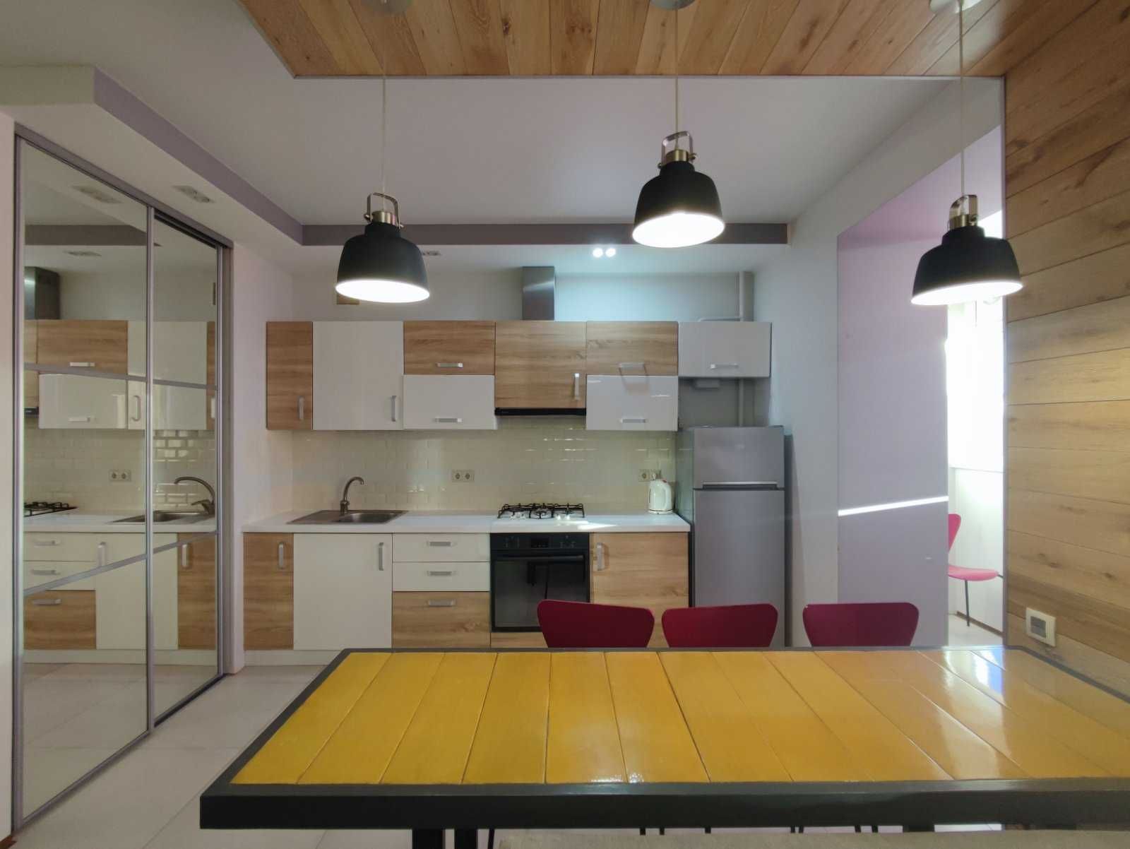 Modern Smart Apartment with Designer Renovation and Full Amenities