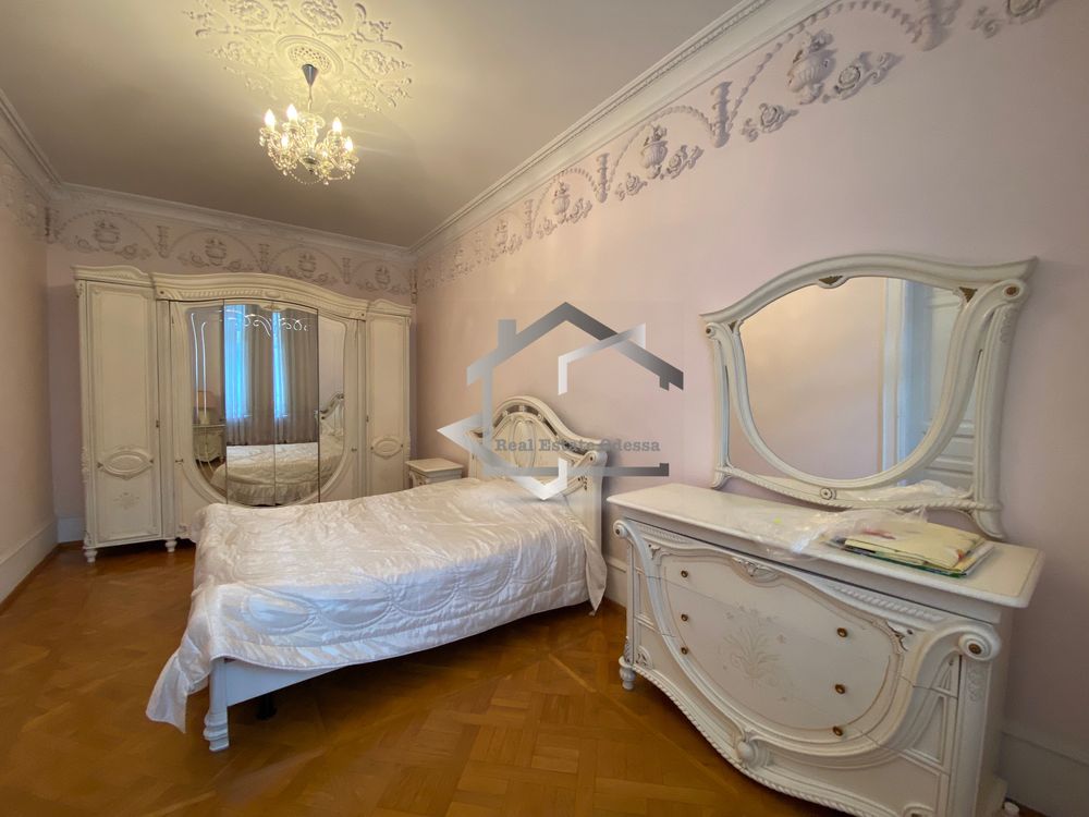 Spacious 3-Bedroom Apartment near Odessa Attractions