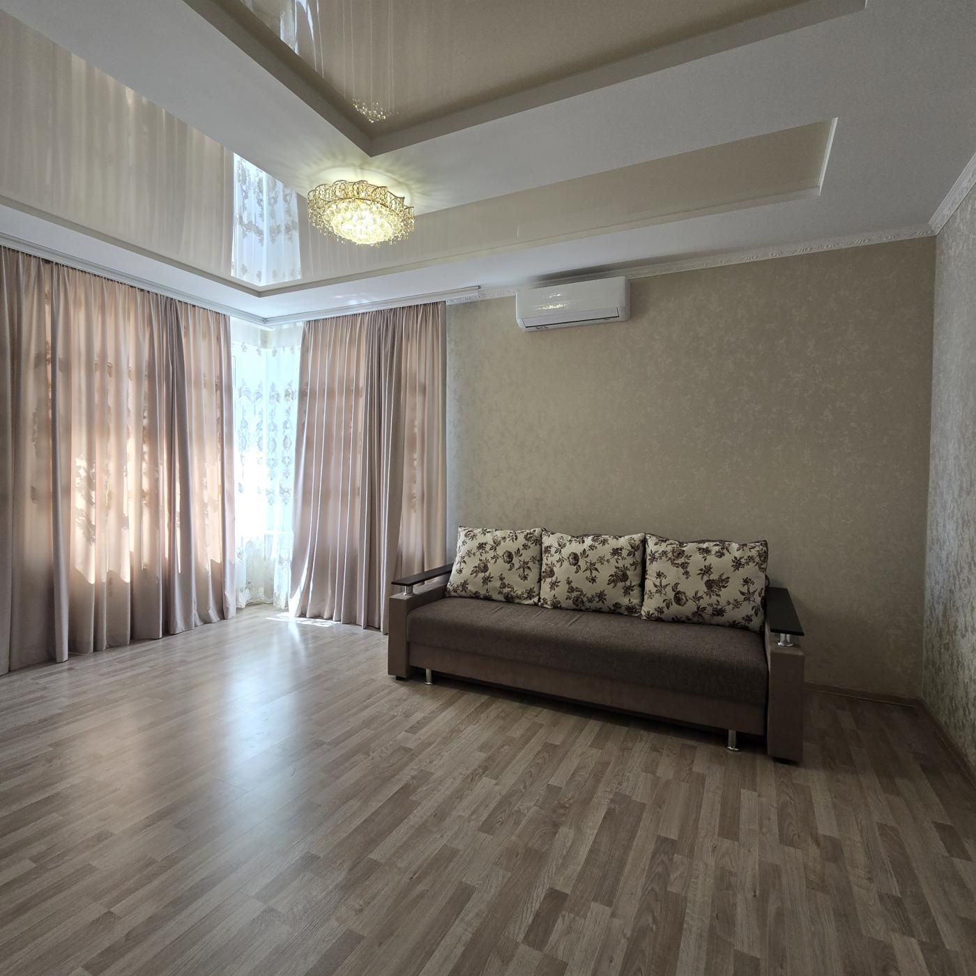 Two-room apartment near city lake with premium renovation