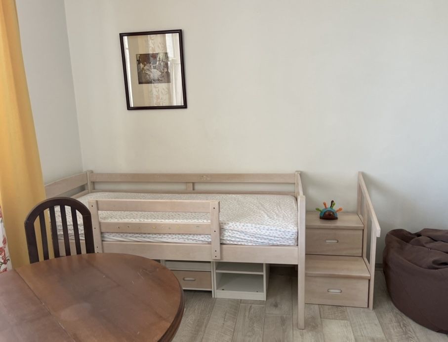 2-Room Apartment with Underground Parking near Southern Market