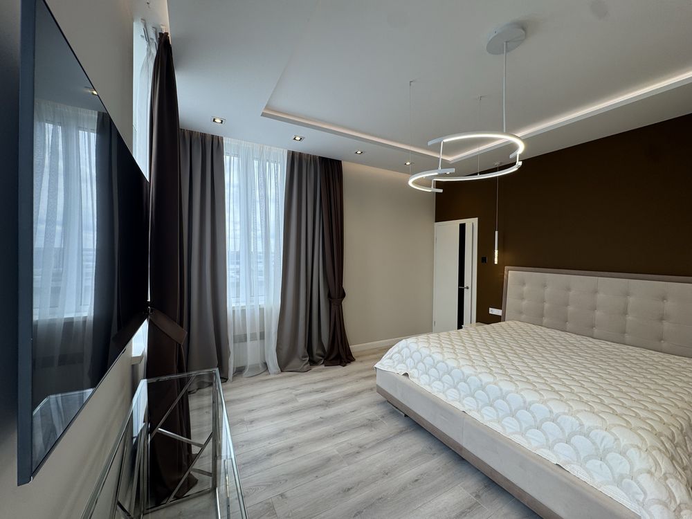 Spacious 5-Room Duplex Apartment with Terrace and Fireplace in Seven Complex