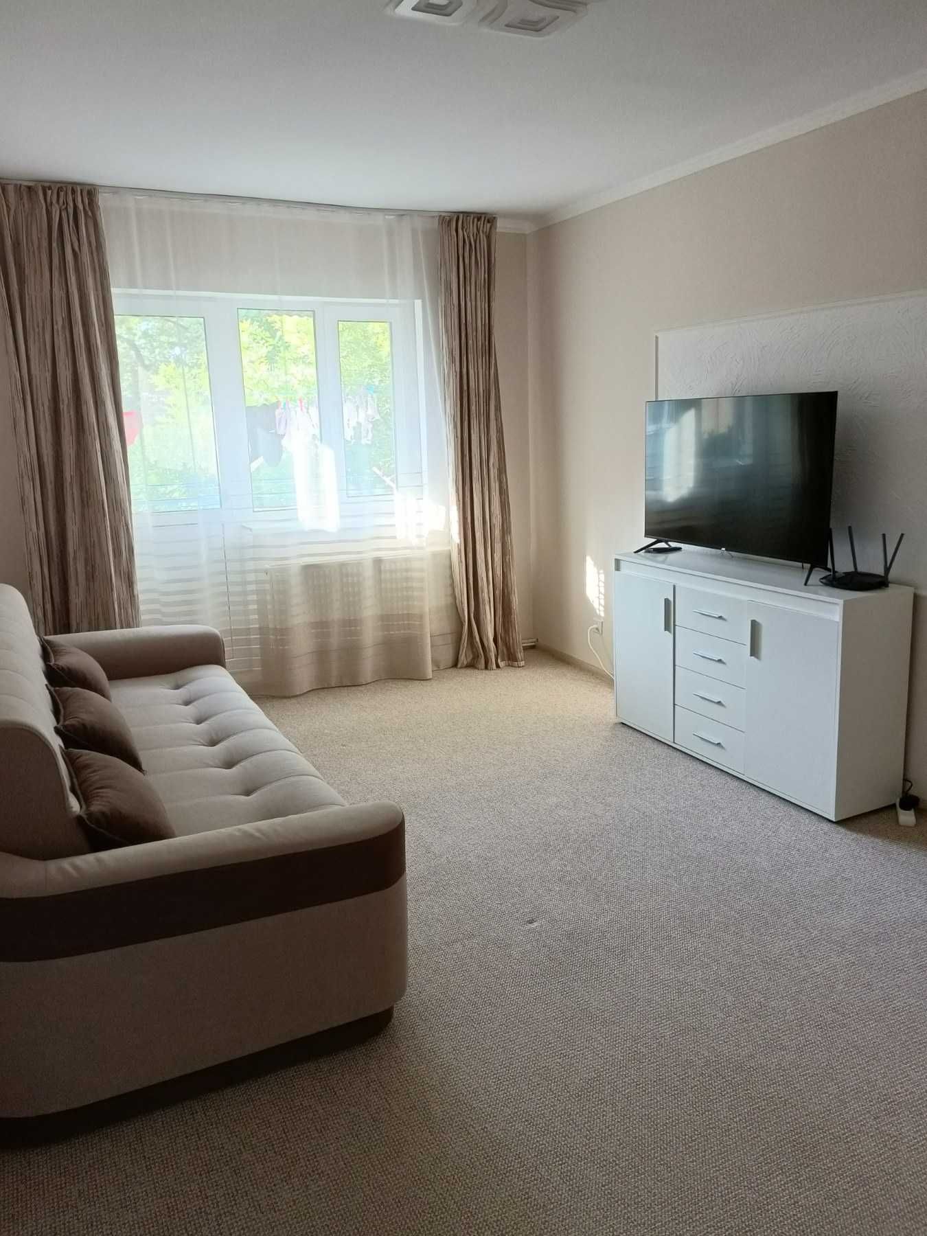 2-Room Apartment on Svobody Avenue near Cathedral