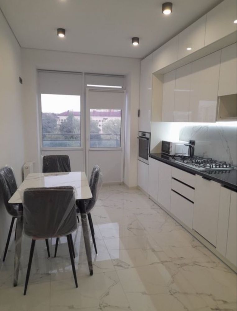 Stylish 2-room apartment in Lipky residential complex
