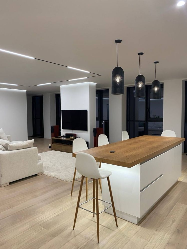 Spacious Apartment in Novodvoryansky Complex Near Shevchenko Park