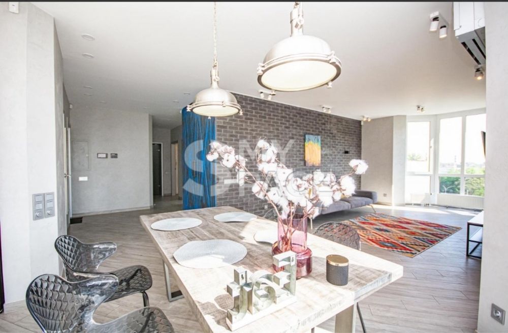 Spacious 3-Room Apartment with Designer Renovation and Modern Amenities