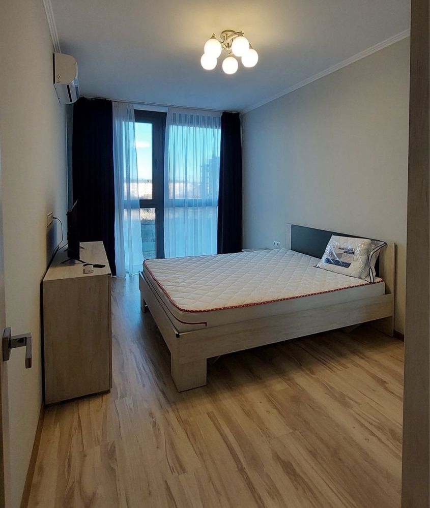 Modern One-Bedroom Apartment in Park Land Complex