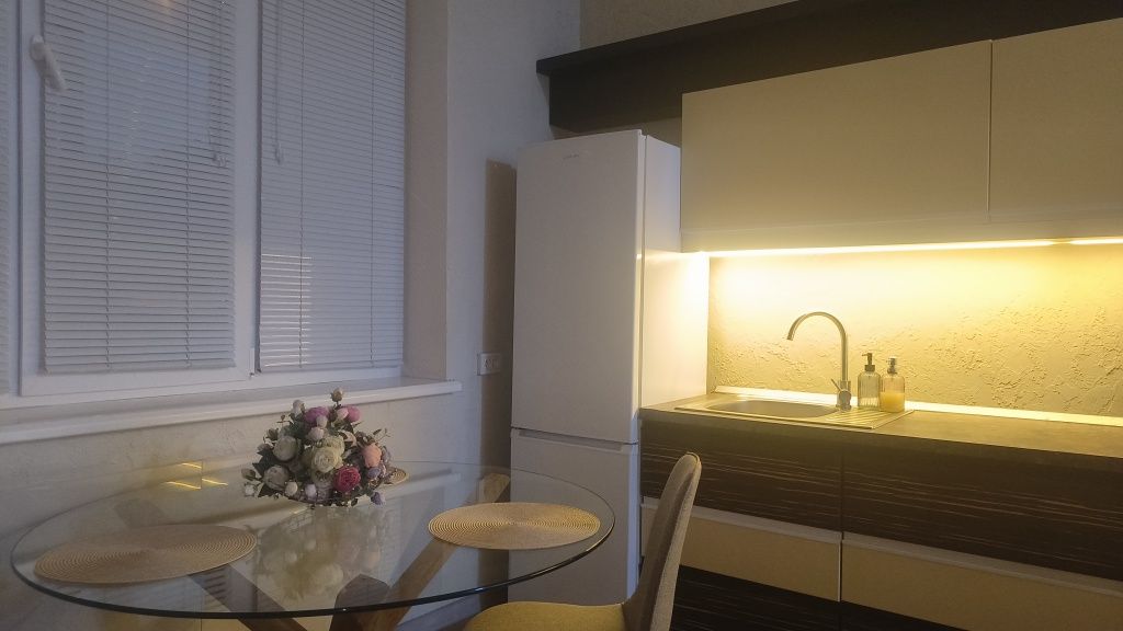 Stylish 2-bedroom apartment with terrace near city center