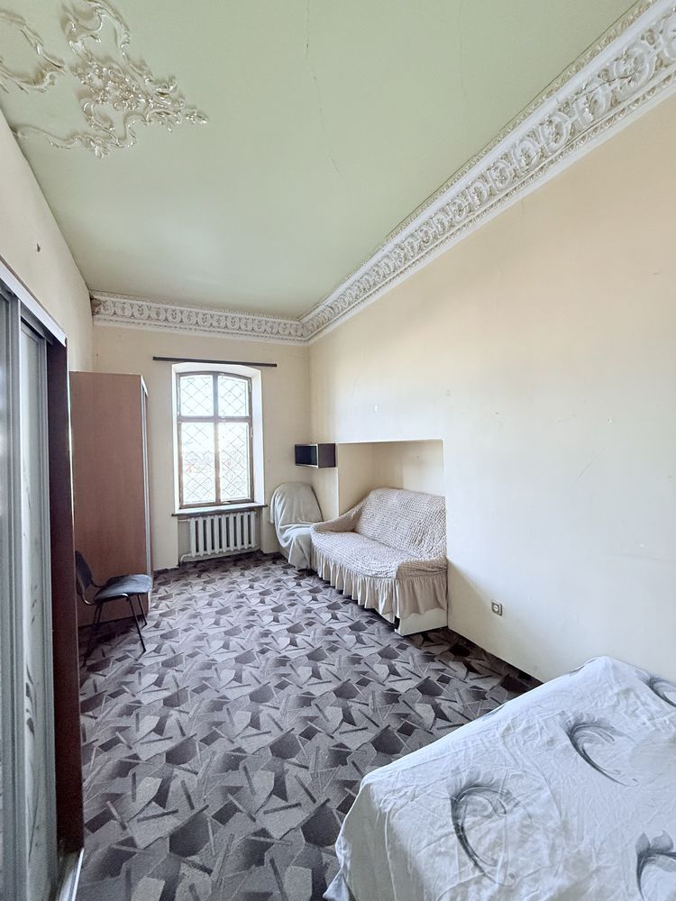 4 Bedroom Studio Apartment on Koblevskoyi Street