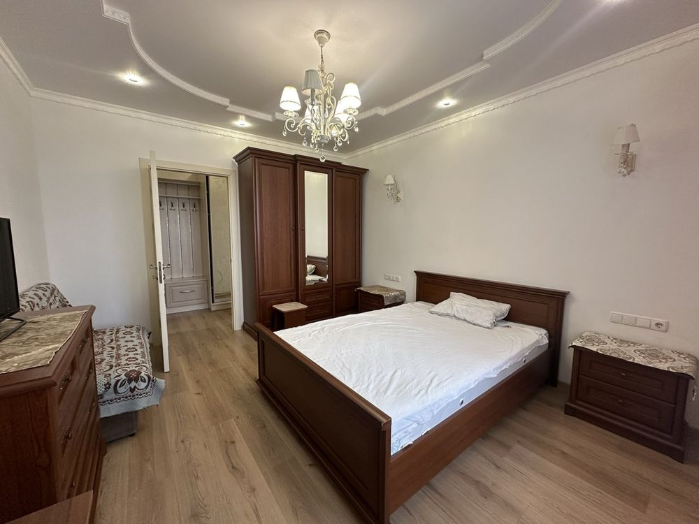 2-Room Apartment on Dovha Street, Near City Center