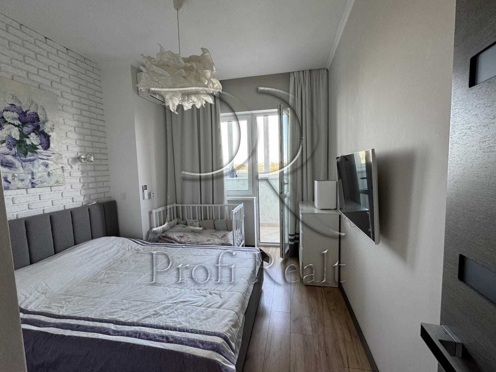 1-Bedroom Apartment in Novopechersky Yard Complex with Panoramic Windows