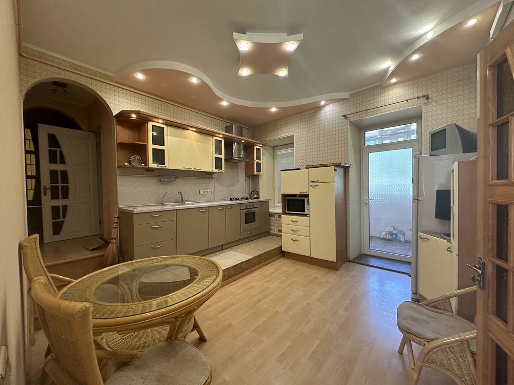Spacious 3-Bedroom Apartment in City Center