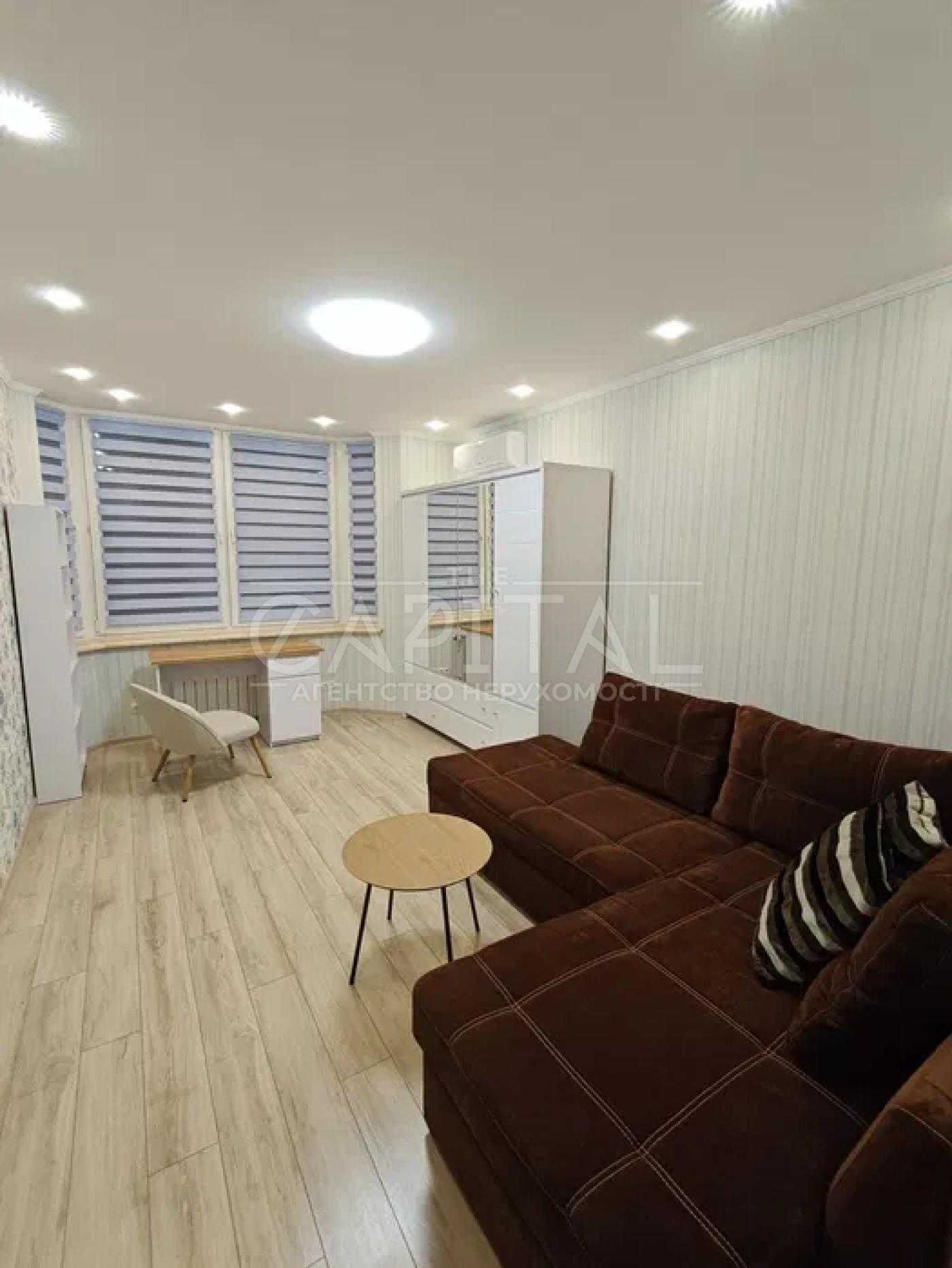 Spacious 3-Room Apartment with Lake View near Metro