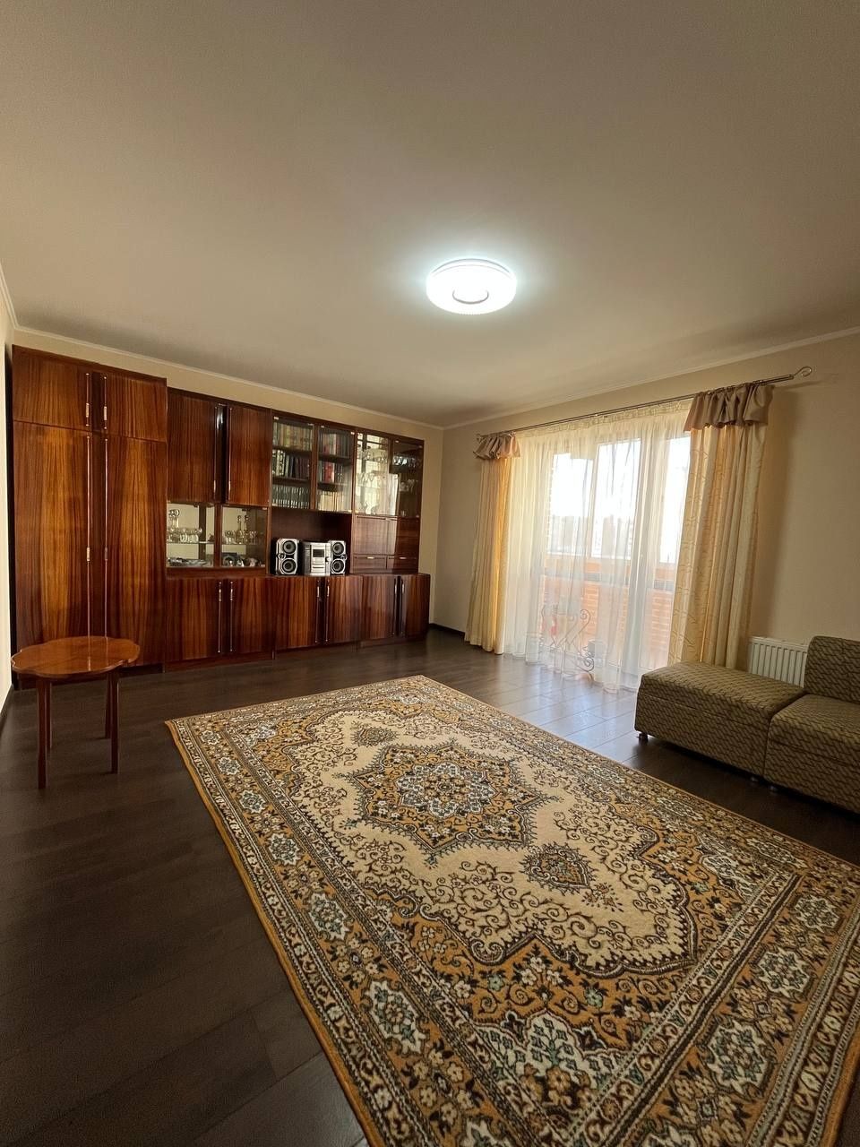 Spacious 2-Bedroom Apartment with Modern Kitchen