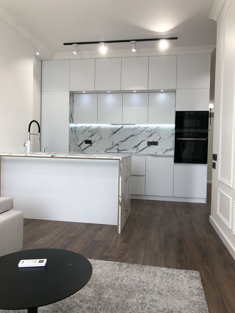 Spacious Apartment with Designer Interior and Modern Amenities
