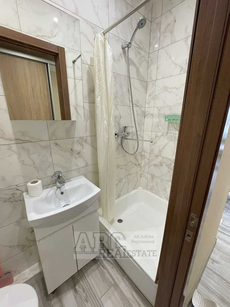 Modern Smart Apartment Near Metro with Fresh Renovation