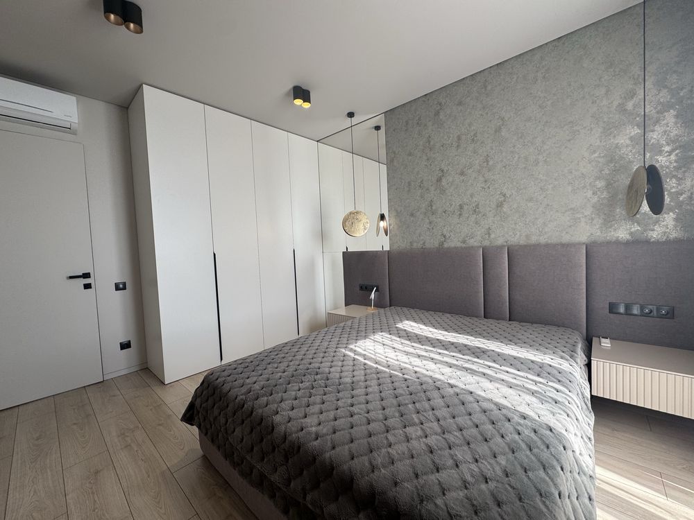 Two-bedroom apartment in Park Land complex with practical layout