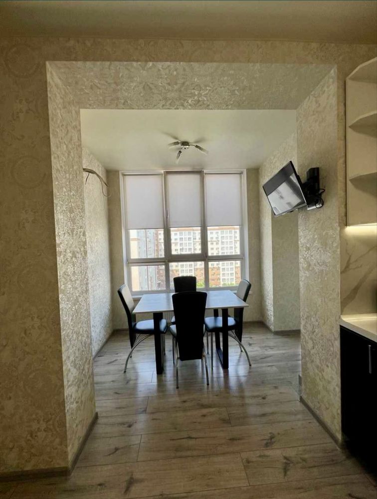 2-Room Apartment in Sophiivska Sphere Complex with Designer Interior