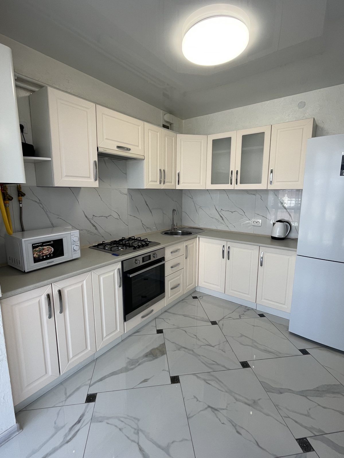 Modern 1-Bedroom Apartment in City Center with Full Amenities
