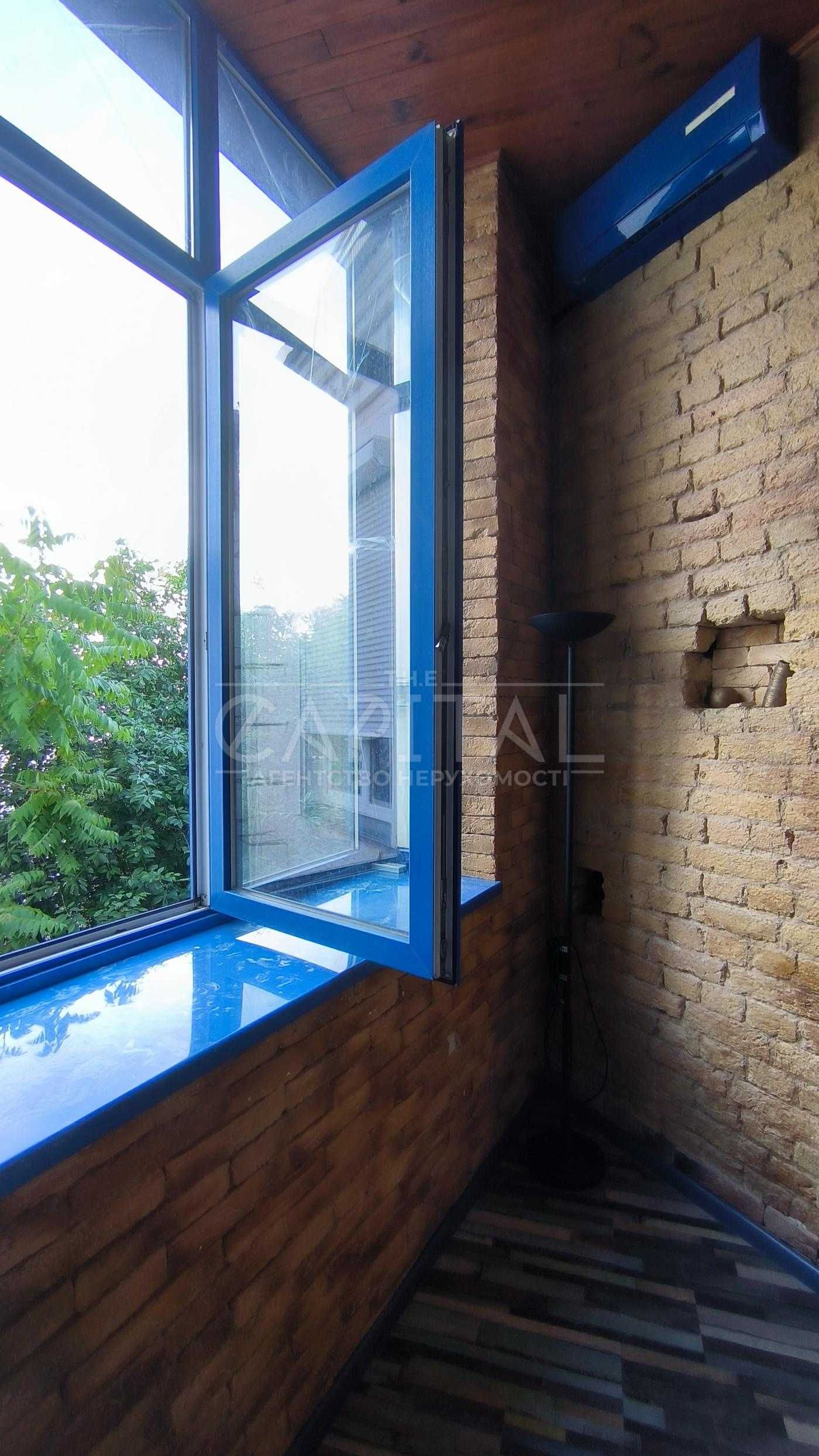 Spacious 1-Bedroom Apartment near Pechersk Metro with Designer Interior