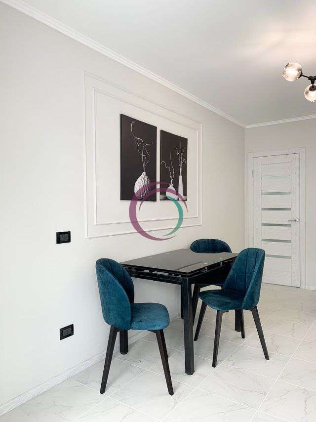 Modern 2-Bedroom Apartment with Designer Finishes