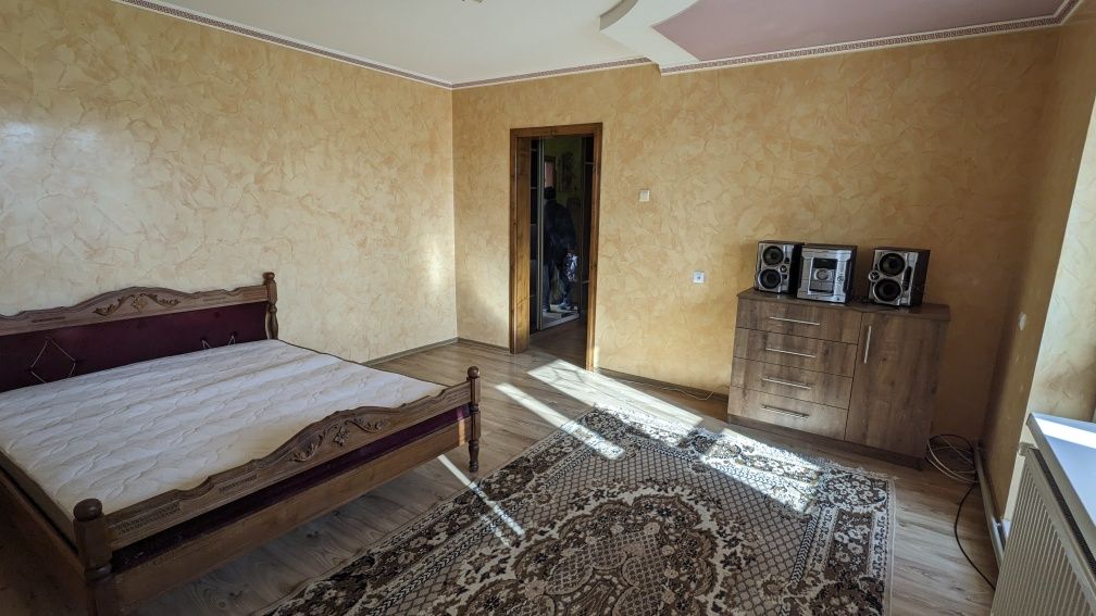 Renovated 2-Bedroom Apartment with Gas Heating