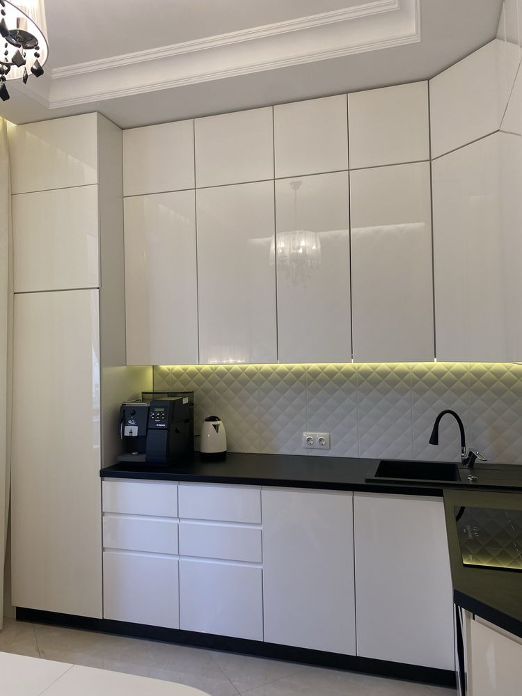 Spacious Art Deco Apartment with High Ceilings in Sykhiv Central Area