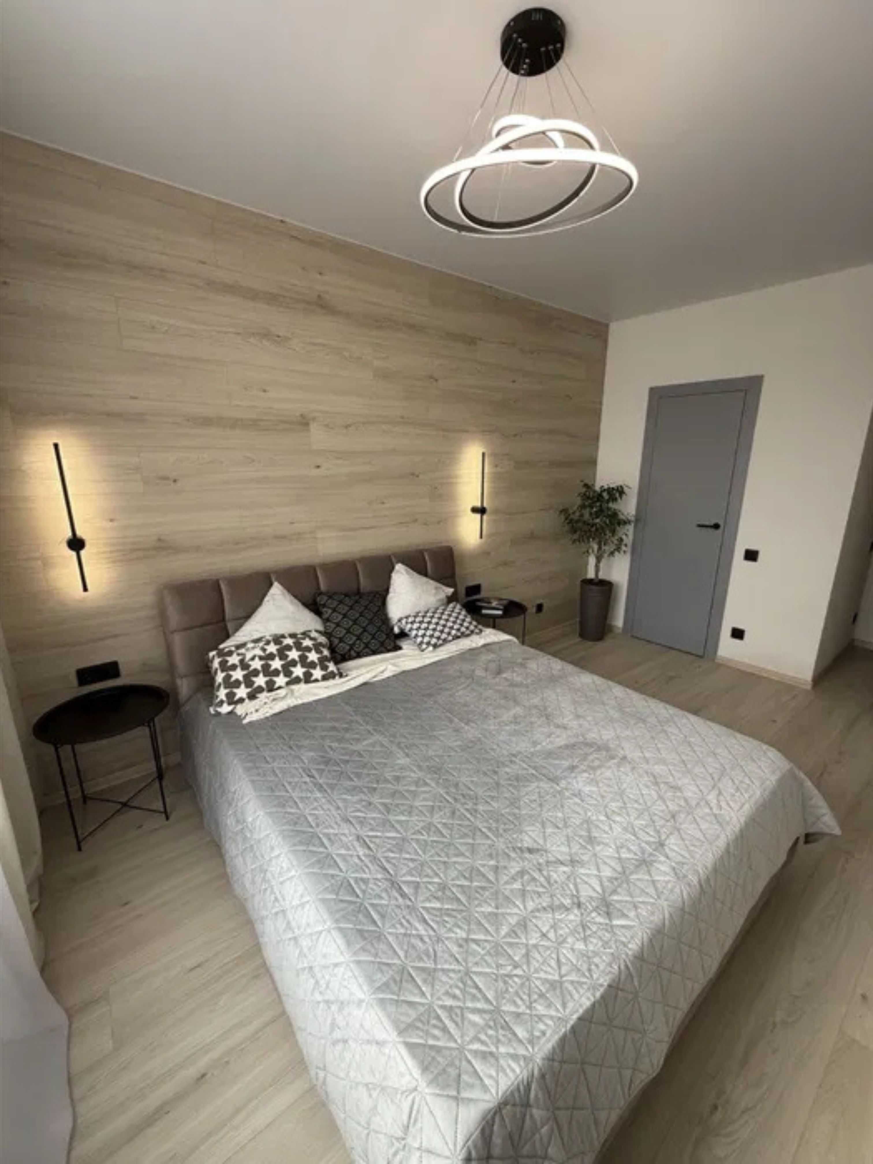 Modern 1-Bedroom Apartment in French Quarter 2 with City Views