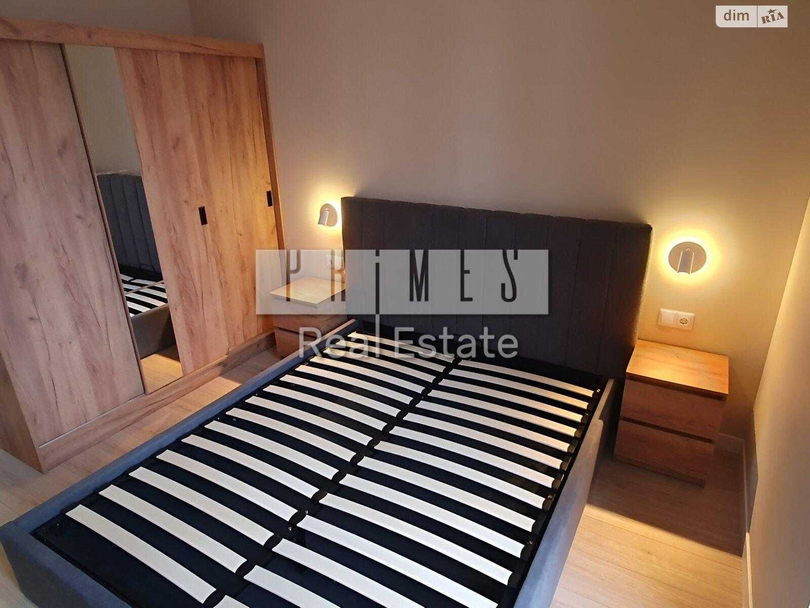 Two-bedroom apartment with designer renovation in Faina Town complex