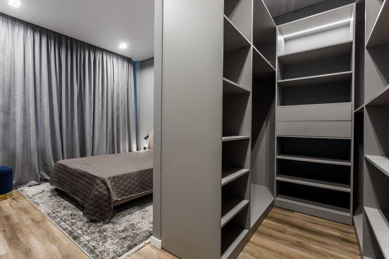 Spacious 1-bedroom apartment with designer renovation near Republic Mall