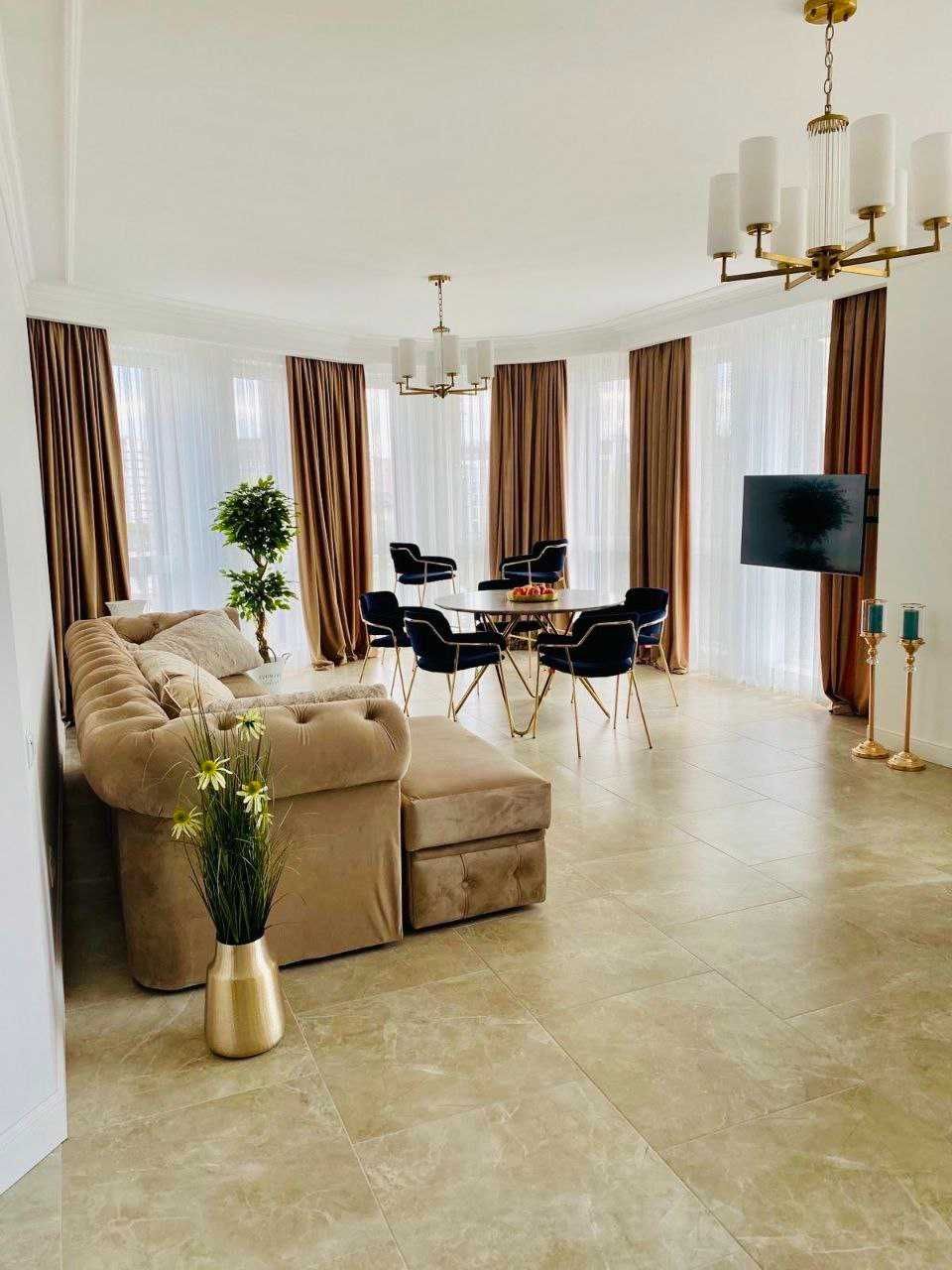 Luxury 3-room apartment with High Castle view near city center