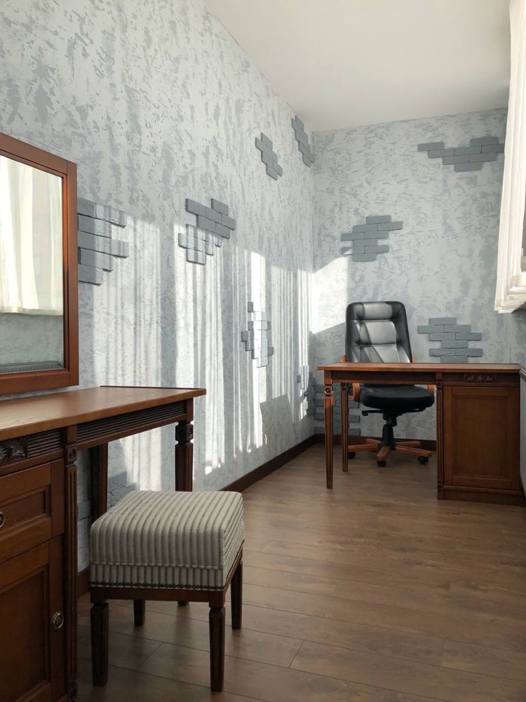 Two-room studio with office and walk-in closet, 2nd floor