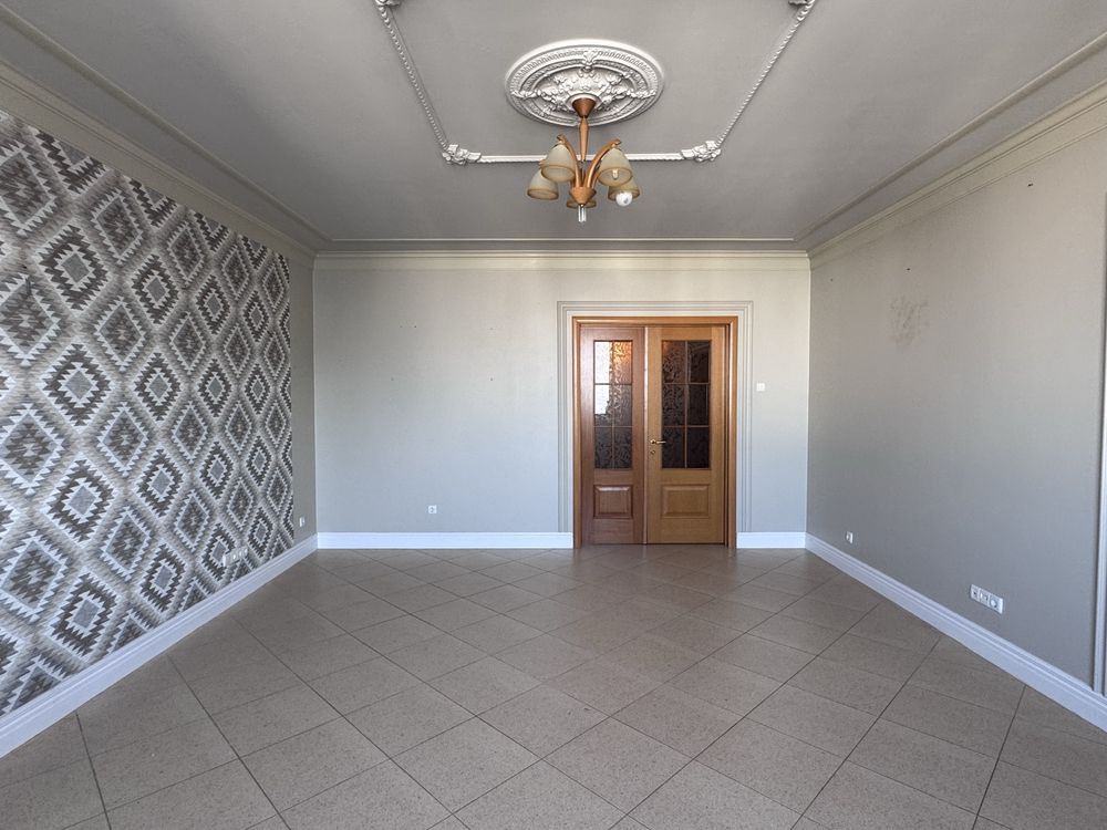 Spacious 3-Bedroom Apartment Near Osokorki Metro