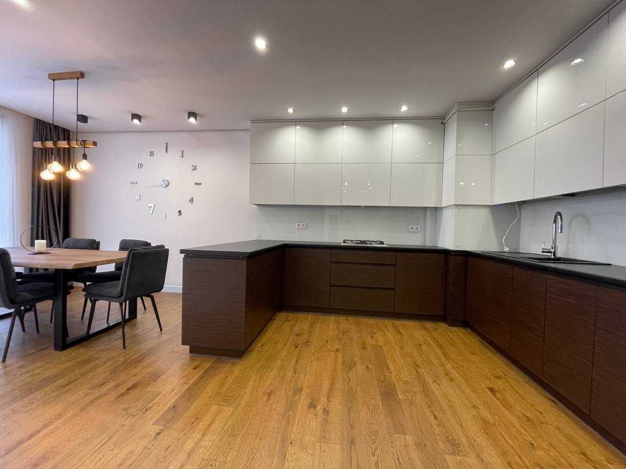 Modern 2-Bedroom Apartment with Studio Kitchen