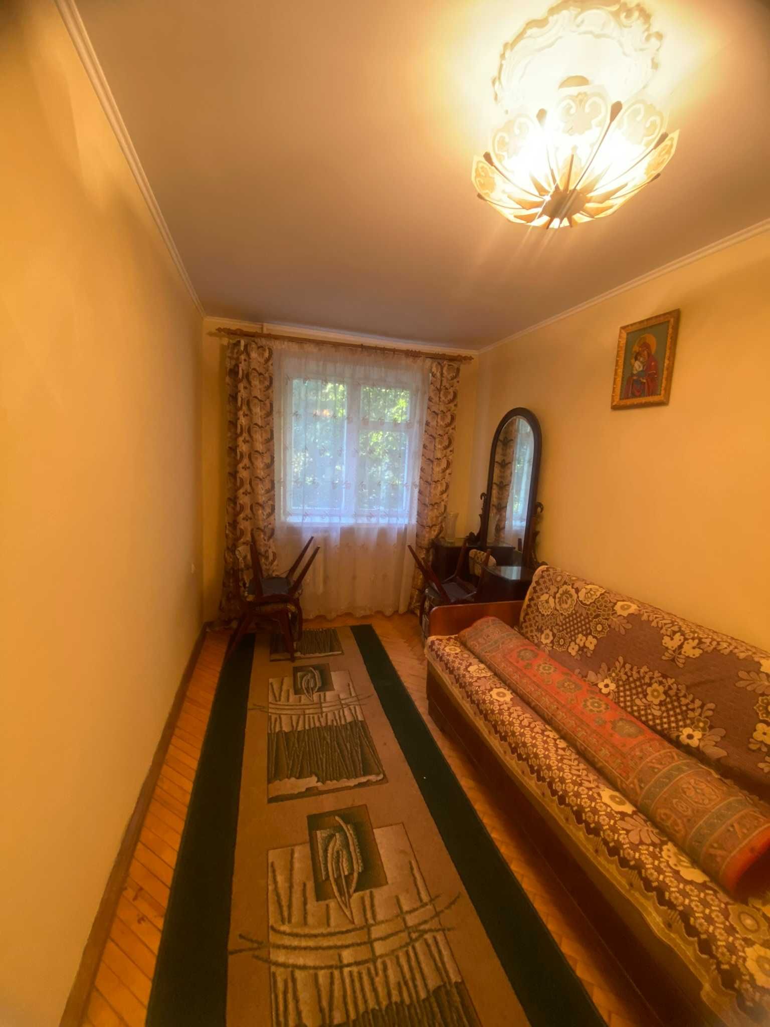 3-room apartment on Ternopilska Street, fully furnished